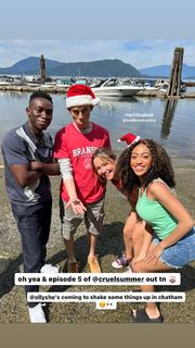 Lexi Underwood feet photo 4