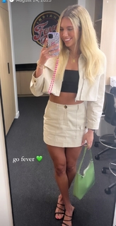 Lexie Hull feet photo thumbnail