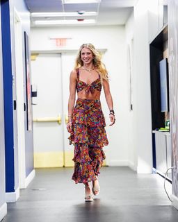 Lexie Hull feet photo thumbnail