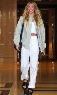 Lexie Hull feet photo thumbnail