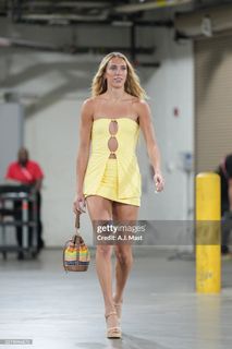 Lexie Hull feet photo 3