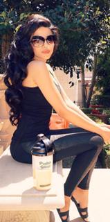 Leyla Milani feet photo thumbnail