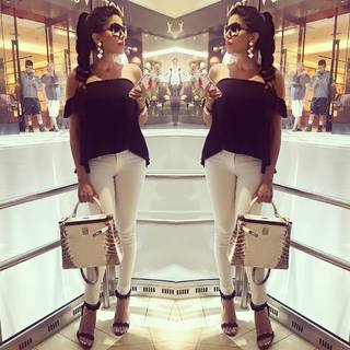 Leyla Milani feet photo thumbnail