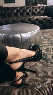 Leyla Milani feet photo thumbnail