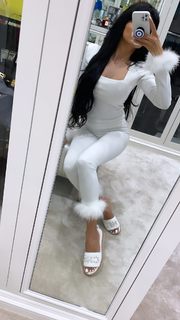Leyla Milani feet photo thumbnail
