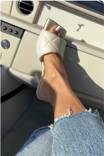 Leyla Milani feet photo thumbnail
