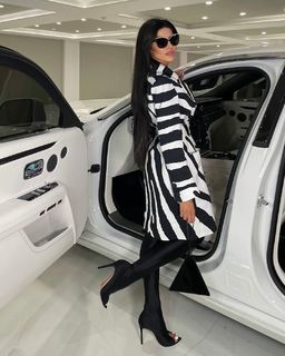 Leyla Milani feet photo thumbnail