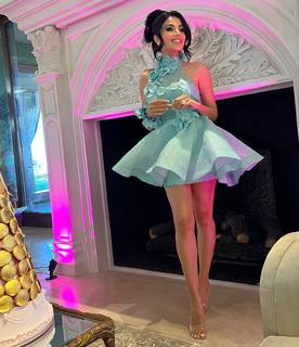 Leyla Milani feet photo thumbnail