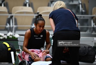 Leylah Fernandez feet photo 3