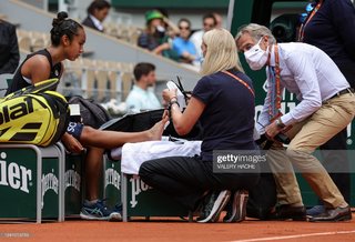 Leylah Fernandez feet photo 1