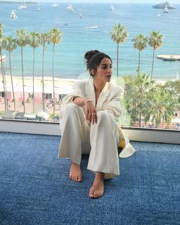 Leïla Bekhti feet photo thumbnail
