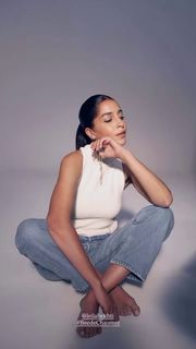 Leïla Bekhti feet photo 3