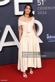 Leïla Bekhti feet photo 2