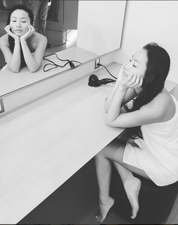 Li Jun Li feet photo 18