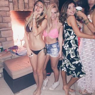 Lia Marie Johnson feet photo thumbnail