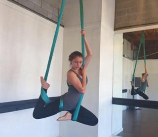 Lia Marie Johnson feet photo thumbnail