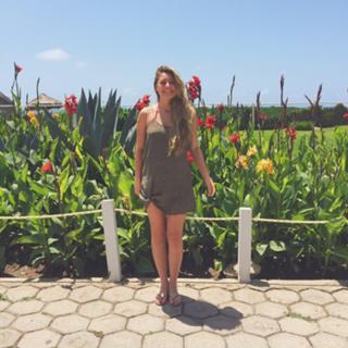 Lia Marie Johnson feet photo thumbnail