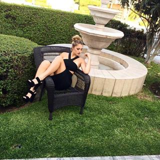 Lia Marie Johnson feet photo thumbnail
