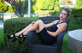 Lia Marie Johnson feet photo thumbnail