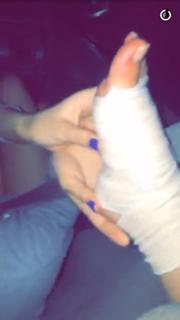 Lia Marie Johnson feet photo thumbnail