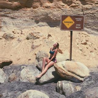 Lia Marie Johnson feet photo thumbnail