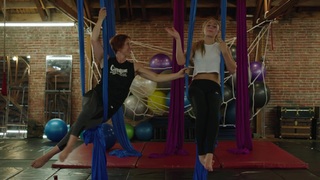Lia Marie Johnson feet photo thumbnail