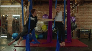 Lia Marie Johnson feet photo thumbnail