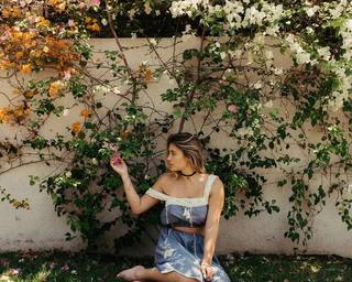Lia Marie Johnson feet photo thumbnail