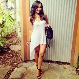 Liane Valenzuela feet photo thumbnail