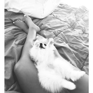 Liane Valenzuela feet photo thumbnail