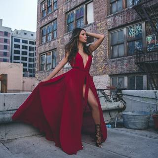 Liane Valenzuela feet photo thumbnail