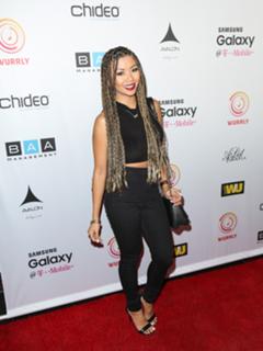 Liane Valenzuela feet photo thumbnail