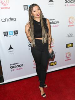 Liane Valenzuela feet photo thumbnail