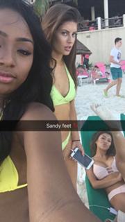 Liane Valenzuela feet photo thumbnail