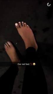 Liane Valenzuela feet photo thumbnail