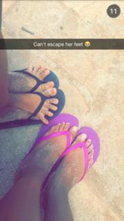 Liane Valenzuela feet photo thumbnail