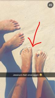 Liane Valenzuela feet photo thumbnail