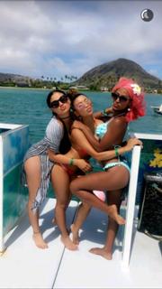 Liane Valenzuela feet photo thumbnail