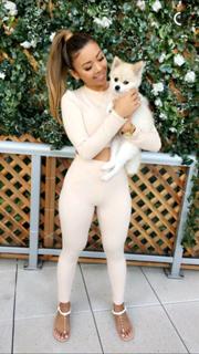 Liane Valenzuela feet photo thumbnail