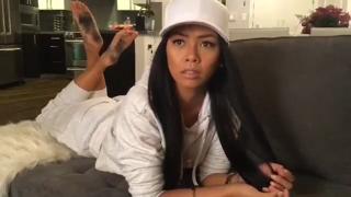 Liane Valenzuela feet photo thumbnail