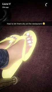 Liane Valenzuela feet photo thumbnail