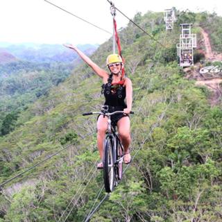 Liane Valenzuela feet photo thumbnail