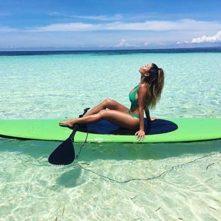 Liane Valenzuela feet photo thumbnail