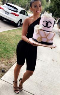 Liane Valenzuela feet photo thumbnail