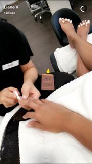 Liane Valenzuela feet photo thumbnail