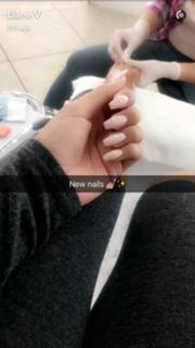 Liane Valenzuela feet photo thumbnail