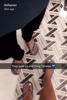 Liane Valenzuela feet photo thumbnail