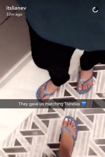 Liane Valenzuela feet photo thumbnail