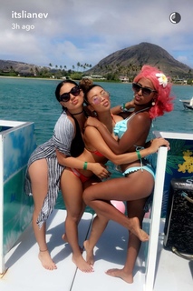 Liane Valenzuela feet photo thumbnail