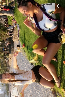 Liane Valenzuela feet photo thumbnail